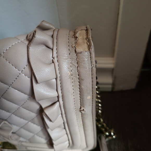 Guess Crossbody Purse - Picture 2 of 4